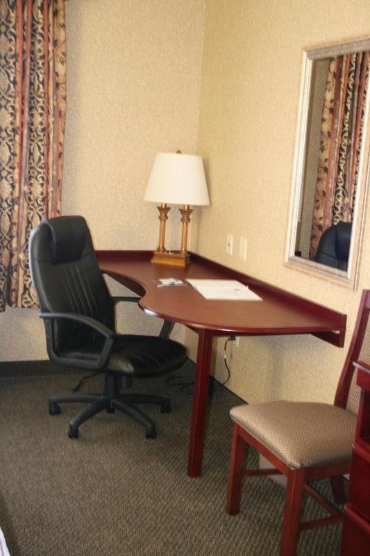 Hampton Inn & Suites Toledo-Perrysburg Rossford Номер фото