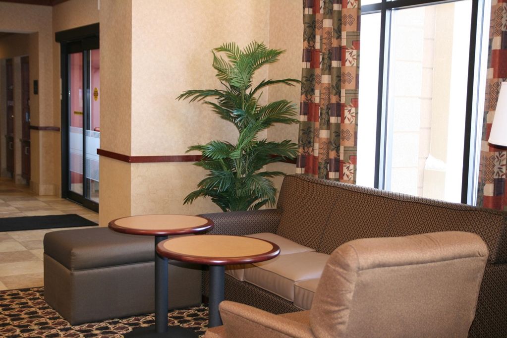 Hampton Inn & Suites Toledo-Perrysburg Rossford Номер фото