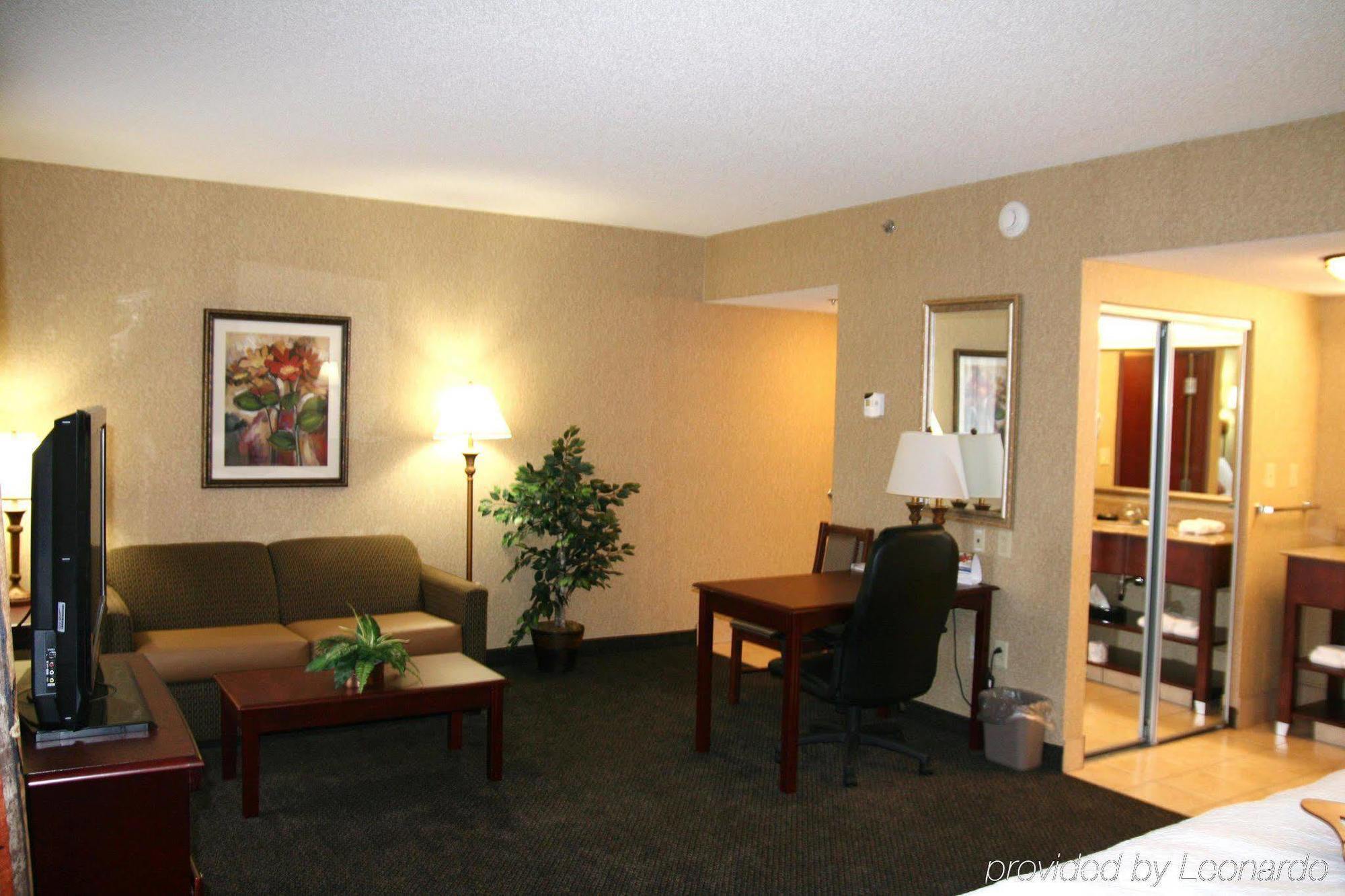 Hampton Inn & Suites Toledo-Perrysburg Rossford Номер фото