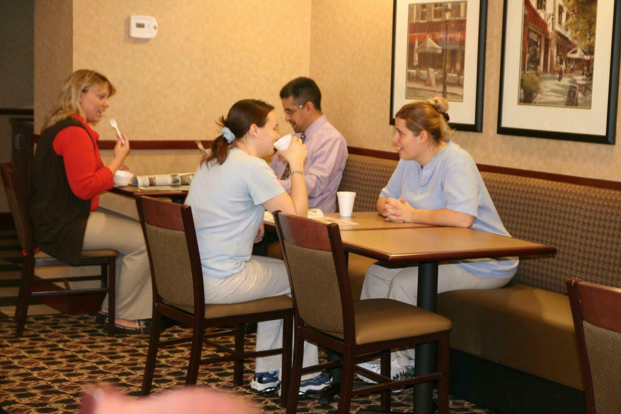 Hampton Inn & Suites Toledo-Perrysburg Rossford Ресторан фото