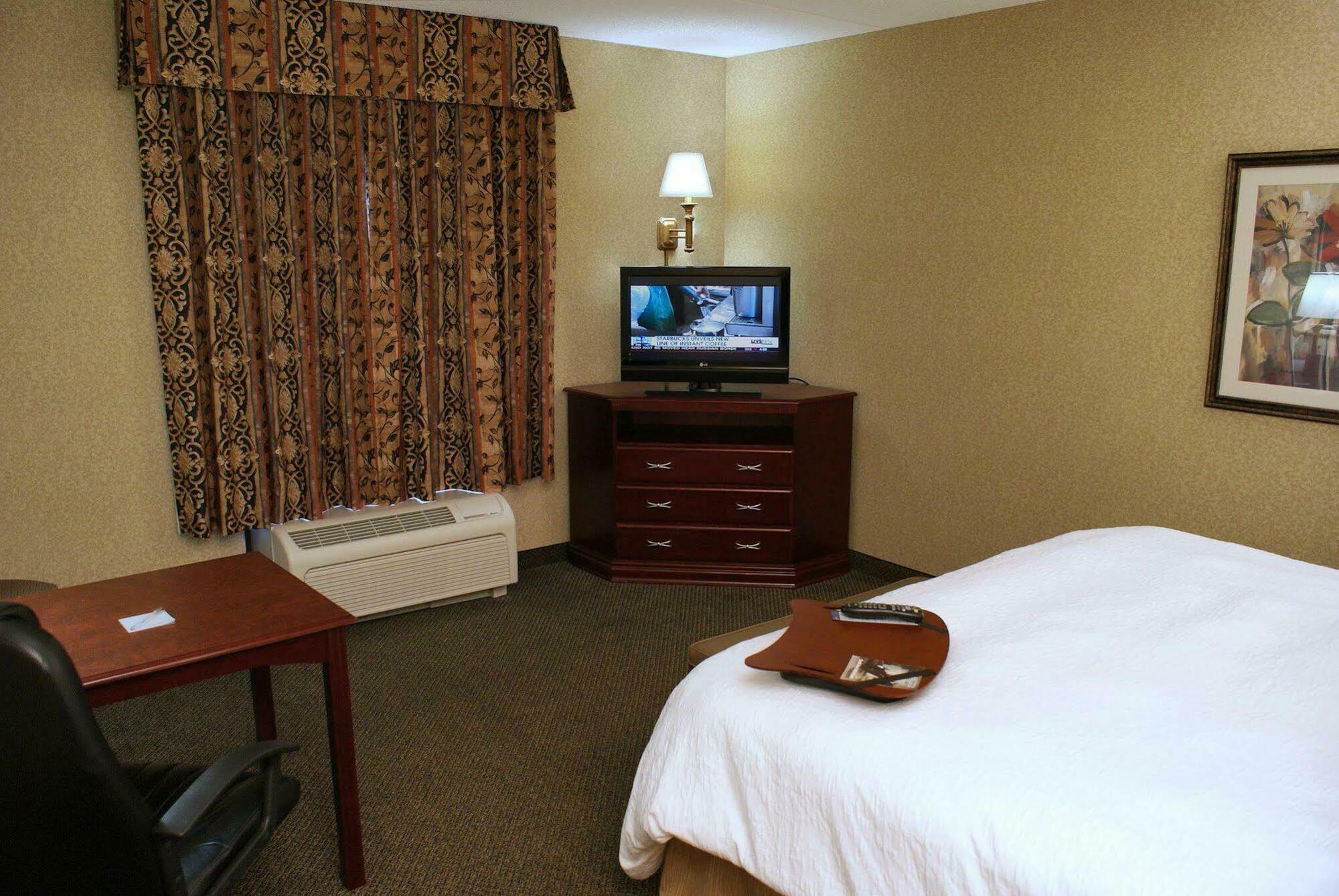 Hampton Inn & Suites Toledo-Perrysburg Rossford Номер фото